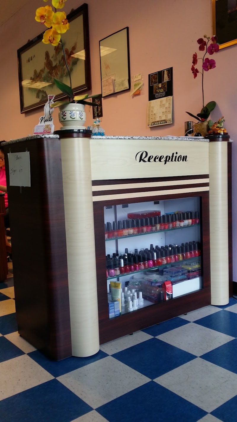 Q Nails & Spa, nail salon in Florence, OR, photo 3 of 8