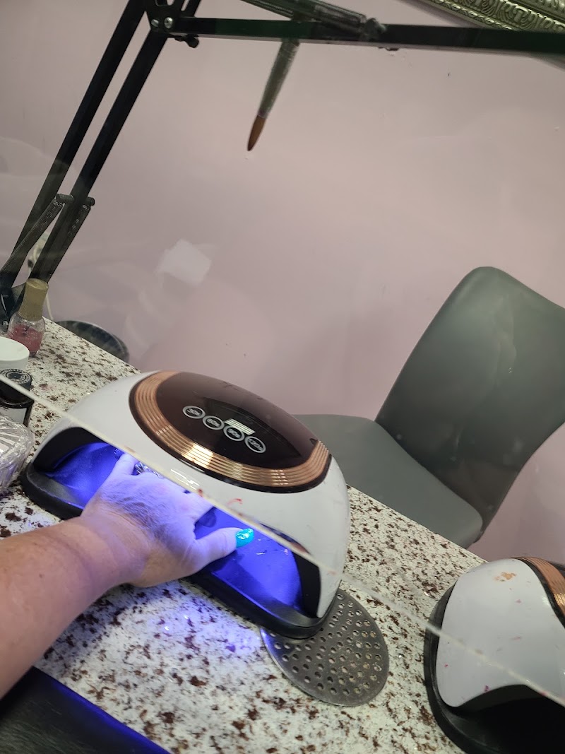 Q Nails & Spa, nail salon in Florence, OR, photo 4 of 8