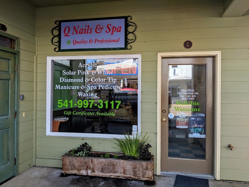 Q Nails & Spa, nail salon in Florence, OR, photo 6 of 8